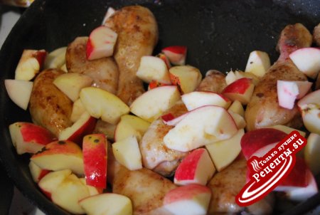 Курочка в яблочках