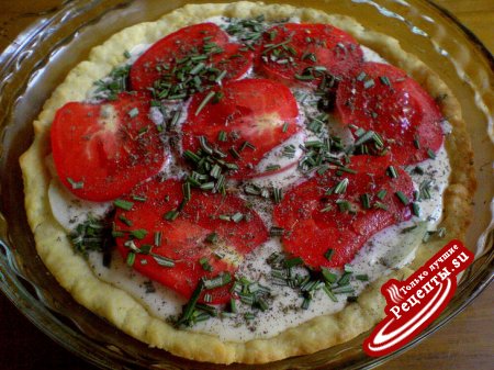Открытый пирог с томатами, козьим сыром и шалфеем