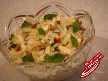 Салат из кольраби с яблоком и грецкими орехами