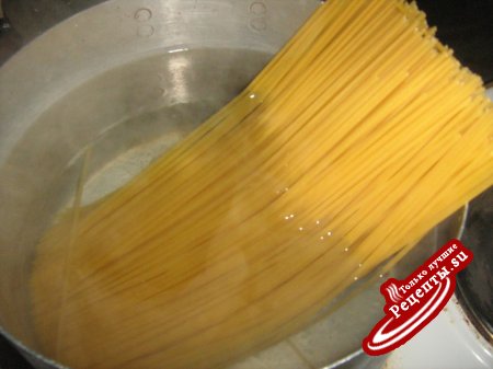 Спагетти с "холодным" соусом.