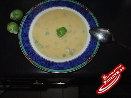 Овощной крем-суп со сливочным сыром.