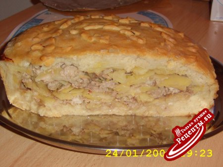 Пирог с мясом и картошкой.