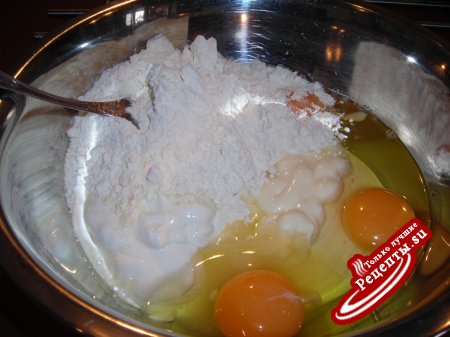 Заливной пирог с сайрой,рисом и жаренным луком