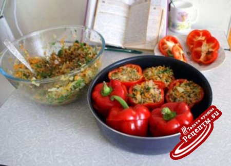 Перец, фаршированный мясом и овощами (вариант)
