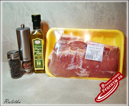 Салат из сельдерея, яблок и фенхеля с запечённой свиной корейкой и можжевельником.