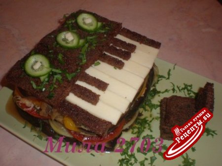 «Пианино» салат из печеных овощей с сыром и гренками