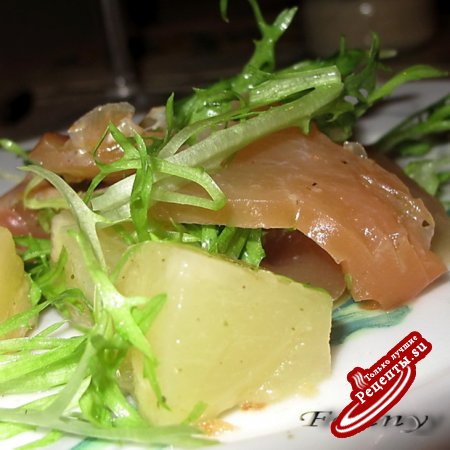 Салат с копченой куриной грудкой и ананасами