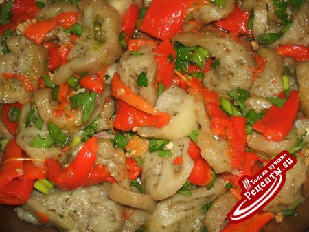 Салат с печённых баклажан и болгарского перца