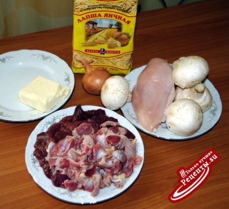 Куриный суп-лапша с потрохами, грудкой и грибами