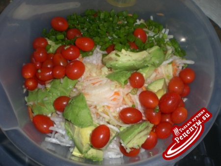 Супер простой витаминный салатик :)
