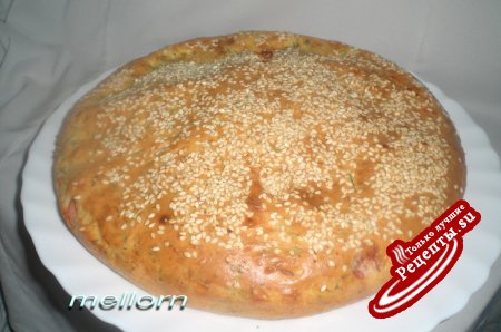 Сырный пирог с сосисками