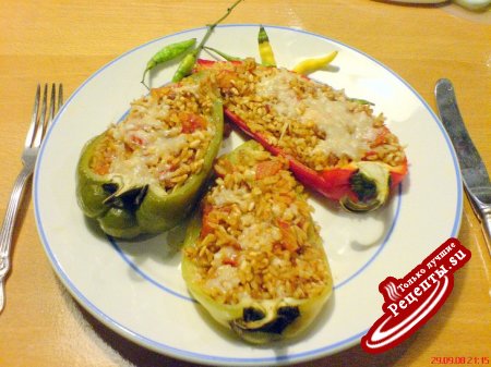 Перец, наполненный рисом и запечённый в духовке