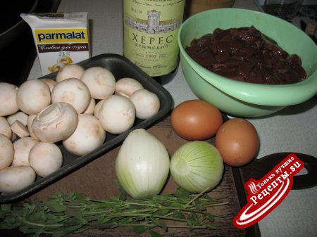 Печенка с грибами и яйцами в сливочном соусе.