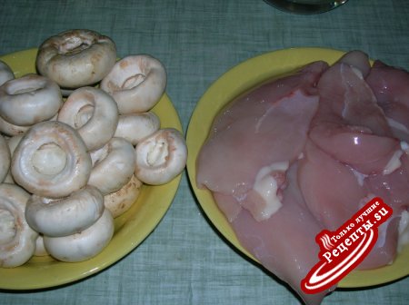 Куриная грудка в винно-миндально-грибном соусе