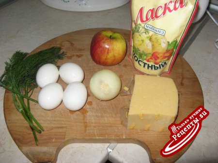 Салат с сыром и яблоком
