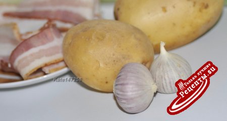 Запеканка с картофелем, луком-пореем и беконом