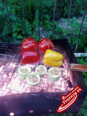 Разноцветные овощи, фаршированные мясом ,с дымком.