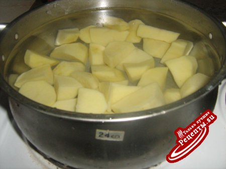 Кручёные паровые галушки с картофелем и шкварками.