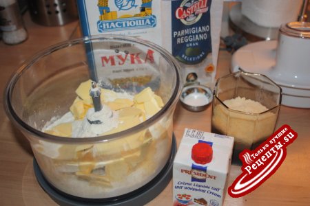 Рассыпчатые сырные крекеры («моментальный» рецепт)