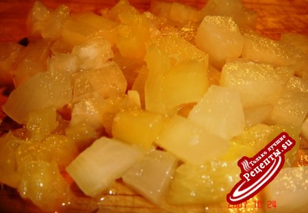 Салат сырный с ананасами