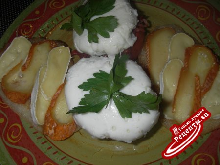 Яйца-пашот в помидорах с французскими гренками