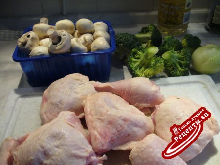 Курица с грибами и брокколи в сливочном соусе