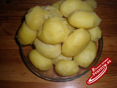 Картофельные котлеты с подливкой из сушённых грибов