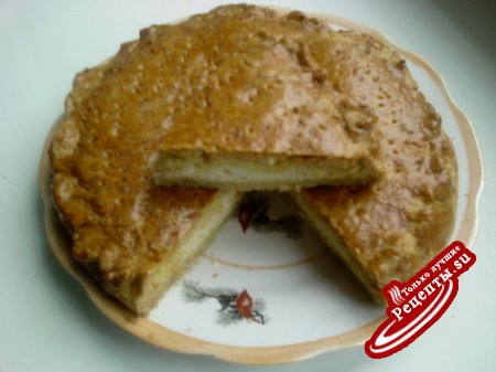 Простенький закусочный пирог с начинкой из плавленных сырков.