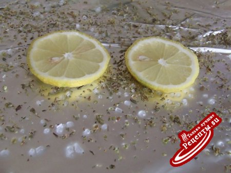норвежская скумбрия с лимоном и орегано, запеченная в фольге