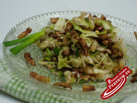 Салат из пекинской капусты с шампиньонами