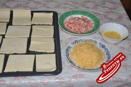Слоёные треугольнички с сыром и креветками