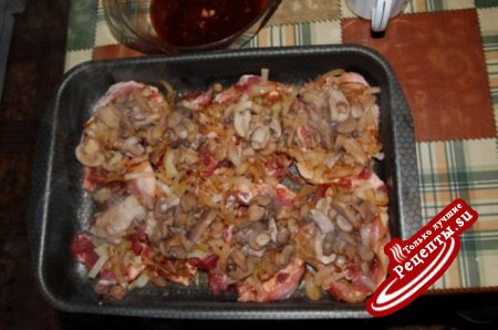 Мясо в смородиново-томатной закваске с грибами