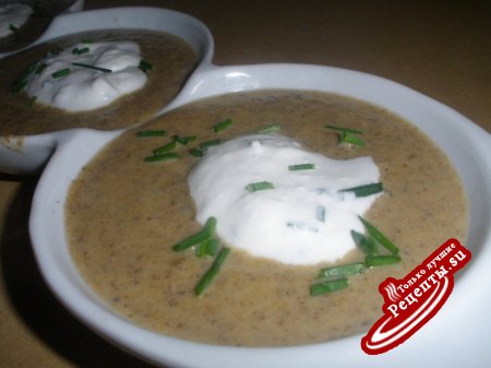 Грибной крем-суп под шапкой из сливок и пармезана