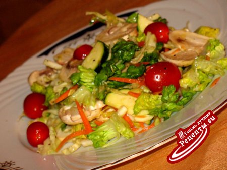 Лёгкий салат "Сезонный",с сырыми шампиньонами