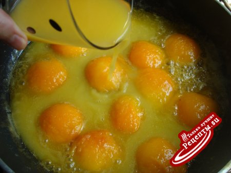 Мясо с абрикосами под медово-апельсиновым соусом
