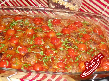 Тефтели в томатном cоусе с помидорами черри