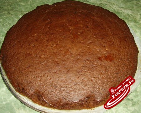 Тыквенно-шоколадный тортик с суфле и клубникой.