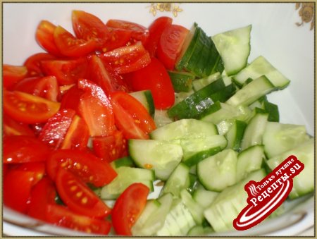 Салат из фасоли с помидорами