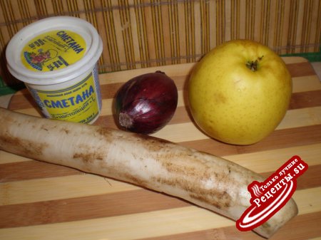 Салат из дайкона и яблок с репчатым луком