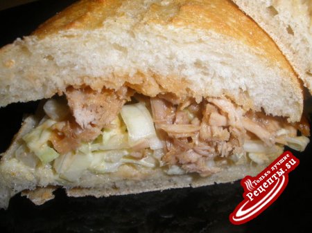 Сандвич-барбекю с капустным салатом