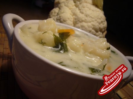 Кремово - молочный суп с цветной капустой.