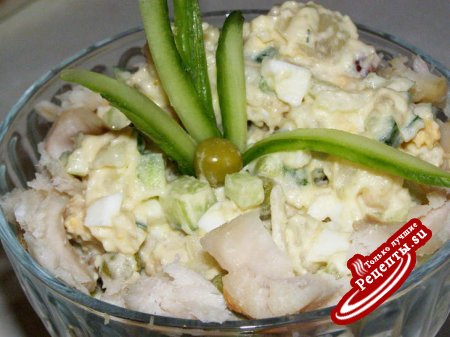 салат с отварной белой рыбой