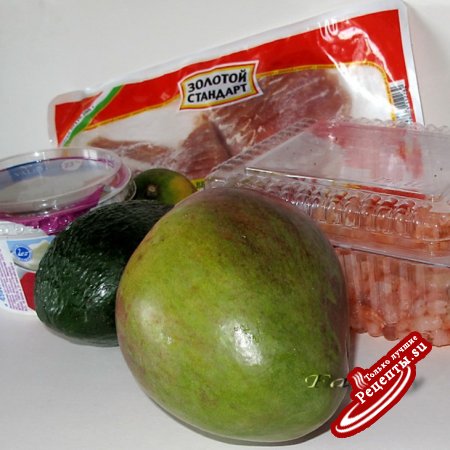 Салат с креветками и манго