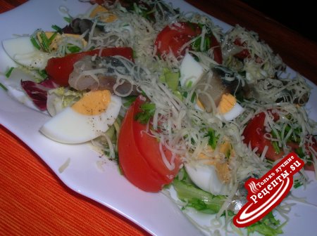 Салат " Экспромт " с сельдью, спелыми помидорами и сыром