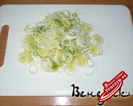 салат из китайской капусты с луком-пореем