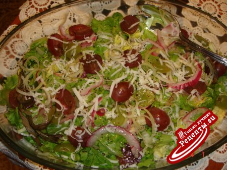 Салат с виноградом (вкусный и очень легкий)