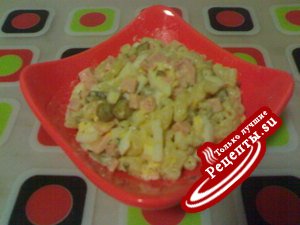 Cалат с макаронами.