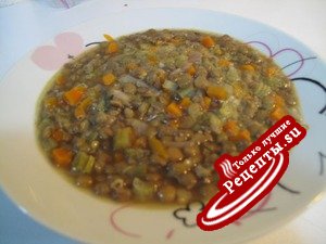 Чечевичный густой суп с овощами, лимонным соком и чесноком
