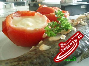 Форель с фаршированными помидорами(2 в одном)