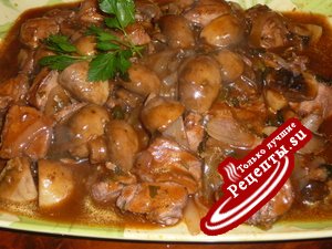 грудинка с шампиньонами в соусе